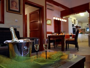 Dining - Exklusive Wohnung in Bol mit privatem Parkplatz by Interhome (Brač/Bol)