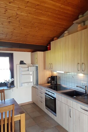 Fridge, microwave, oven, dishwasher - Haus Lucy by Interhome (Burhave)