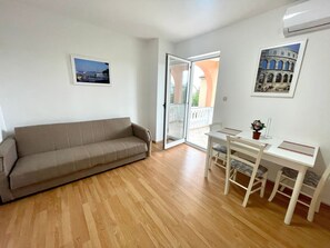 TV - Wohnung Julie 3 by Interhome (Crikvenica/Jadranovo)