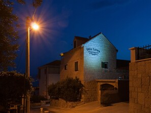 Exterior - Gemütliche Wohnung in Omiš mit Privatem Balkon by Interhome (Omiš)
