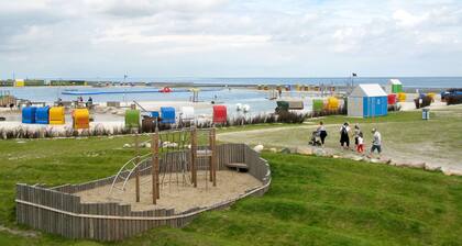 Kajüte in Fedderwardersiel by Interhome