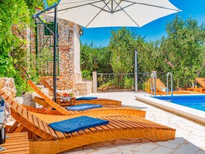 Pool - Ferienvilla 'Villa Betelgeuse by Interhome (Omiš)