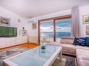 TV - Appartement "Zorka" mit Blick auf das Wasser by Interhome (Omiš)