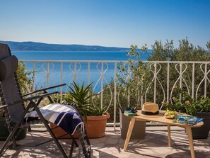 Property grounds - Große Wohnung in Omis mit Terrasse und Meerblick by Interhome (Omiš)