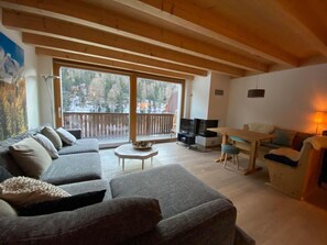 TV, fireplace - Chesa Romana by Interhome (Pontresina)