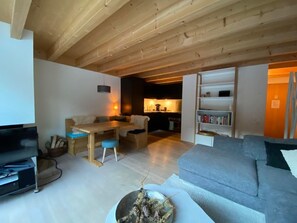 Fernseher, Kamin