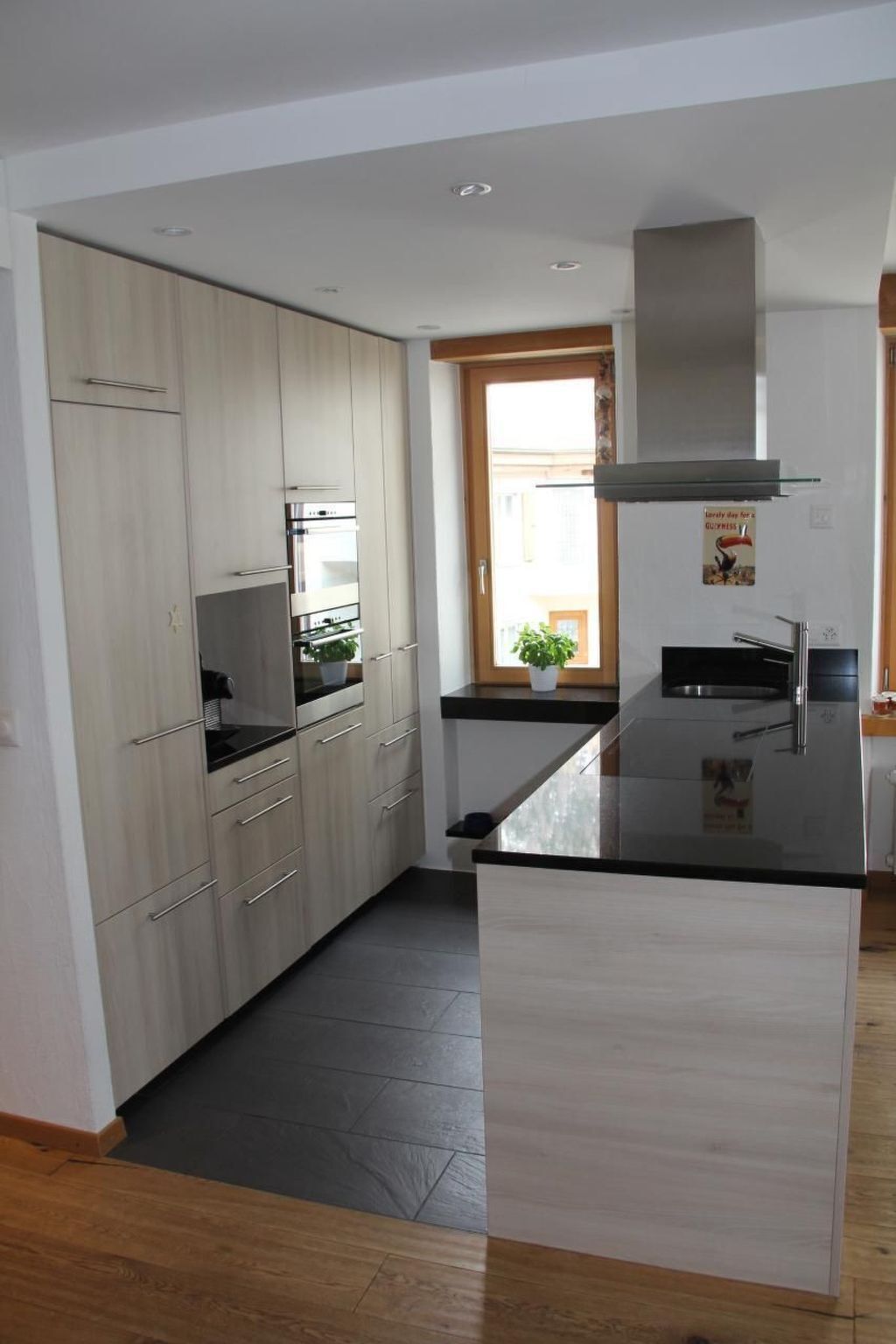 Kjøleskap, ovn, oppvaskmaskin og kjøkkenutstyr