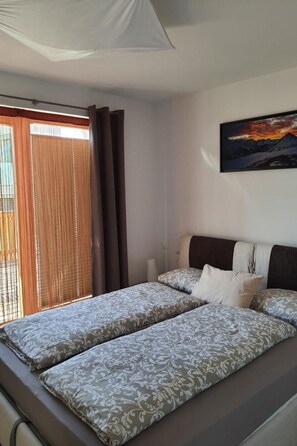 Internet - Chesa Vista Mezdi by Interhome (Pontresina)