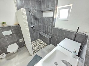 Bathroom - Wohnung für 4 Pers. mit Balkon, tolle Lage by Interhome (Novi Vinodolski)