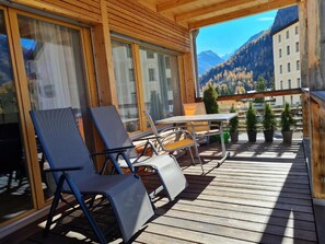 Outdoor dining - Chesa Tramèr by Interhome (Pontresina)