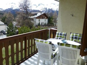 Outdoor dining - Chesa Azalea 3 klein by Interhome (Pontresina)