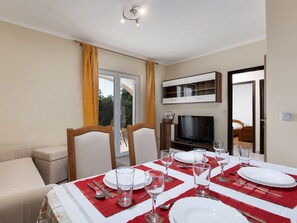 Dining - schöne Wohnung "Apartman Mira 1" mit Terrasse by Interhome (Krk/Punat)