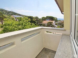 Property grounds - Charmante Ferienwohnung in Baška mit Eigenem Balkon by Interhome (Krk/Baška)