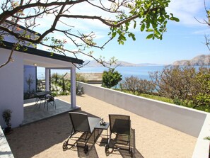 Outdoor dining - Appartement in Baška mit Terrasse by Interhome (Krk/Baška)