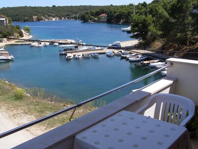 Wohnung mit zwei Schlafzimmern, direkt am Meer by Interhome