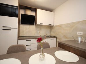 Dining - Modern eingerichtete Apartment für 4 Personen ideal für Famillien mit Kinder im by Interhome (Krk/Baška)