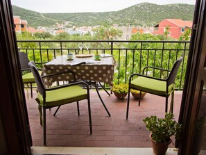 Outdoor dining - "Mango" direkt am Strand by Interhome (Vinišće)