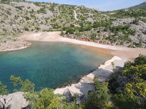 Beach - Wohnung "Tea" mit Garten, Grill und Terrasse by Interhome (Karlobag)