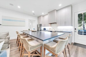 Fridge, microwave, oven, stovetop - Coastal Cove*Splash Pool*Walk to Beach (Miramar Beach)
