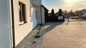 A modern building with a paved entrance and a gated driveway. - Komfortable Wohnung mit Garten, in der Nähe des Meeres by Interhome (Sarbinowo)