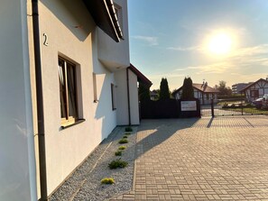 Property grounds - Komfortable Wohnung mit Garten, in der Nähe des Meeres by Interhome (Sarbinowo)