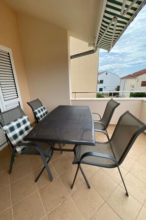 Outdoor dining - Wohnung "Zoran O. app 3 pogled" by Interhome (Srima)