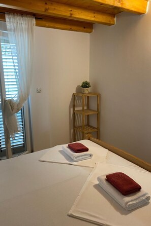 Room - Wohnung "Zoran O. app 3 pogled" by Interhome (Srima)
