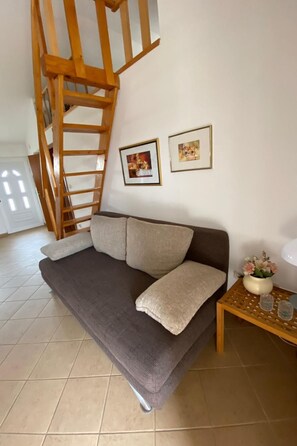 TV - Wohnung "Zoran O. app 3 pogled" by Interhome (Srima)