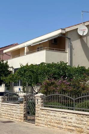 Exterior - Wohnung "Zoran O. app 3 pogled" by Interhome (Srima)