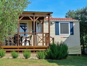 Exterior detail - Mobilheim mit Blick auf das Wasser by Interhome (Pakoštane/Drage)