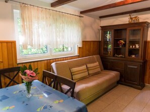 TV - Kleines Haus am Rande des Waldes by Interhome (Kranj)