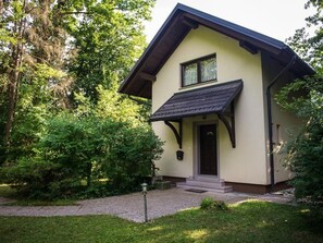 Exterior - Kleines Haus am Rande des Waldes by Interhome (Kranj)