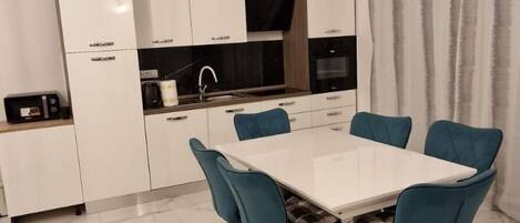 Fridge, microwave, oven, cookware/dishes/utensils