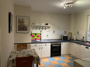 Fridge, microwave, oven, dishwasher - Ferienhaus-Dallgow bei Berlin by Interhome (Dallgow-Döberitz)