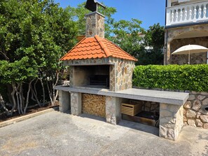 Terrace/patio - Wohnung mit Balkon, 150 m vom Strand entfernt by Interhome (Novi Vinodolski)