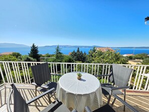 Outdoor dining - Wohnung mit Terrasse by Interhome (Novi Vinodolski)