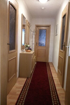 Interior - Wohnung in Hänichen mit Garten by Interhome (Bannewitz)