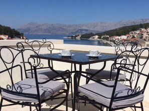 Outdoor dining - Hütte "Moj mir" mit Blick auf das Wasser by Interhome (Brač/Povlja)