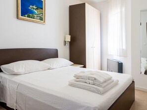 Internet - Große Ferienwohnung mit Pool, Garten und Terrasse by Interhome (Brač/Postira)