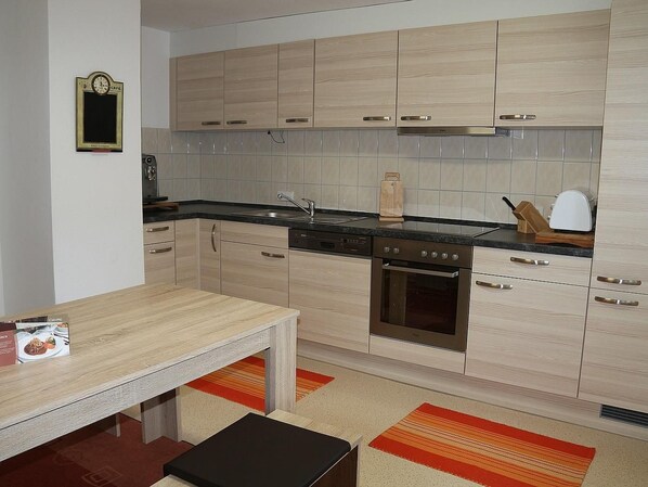 Fridge, microwave, oven, dishwasher