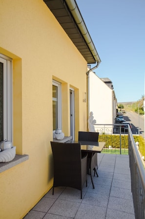 Outdoor dining - Gästehaus Edith by Interhome (Trittenheim)