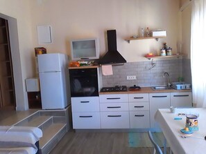 Refrigerador y utensilios de cocina 