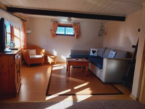 TV - Reetdachhaus Petra by Interhome (Helse)