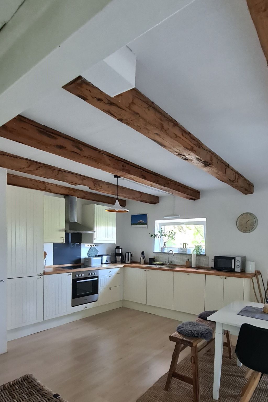 Kjøleskap, mikrobølgeovn, ovn og oppvaskmaskin