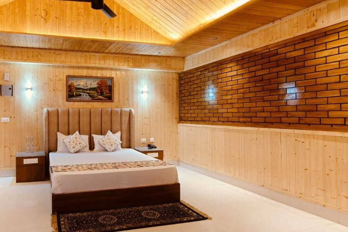 Elite Cottage, Balcony, Valley View | Egyptian cotton sheets, premium bedding, pillowtop beds