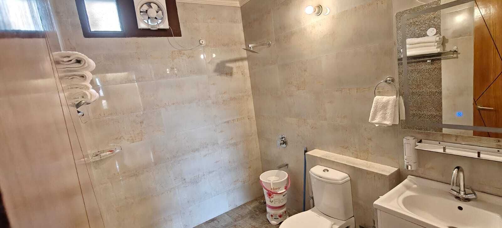 Suite de lujo | Baño | Ducha y cabezal de ducha tipo lluvia