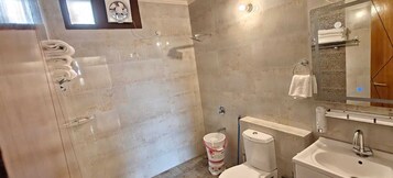 Luxury Suite | Bathroom