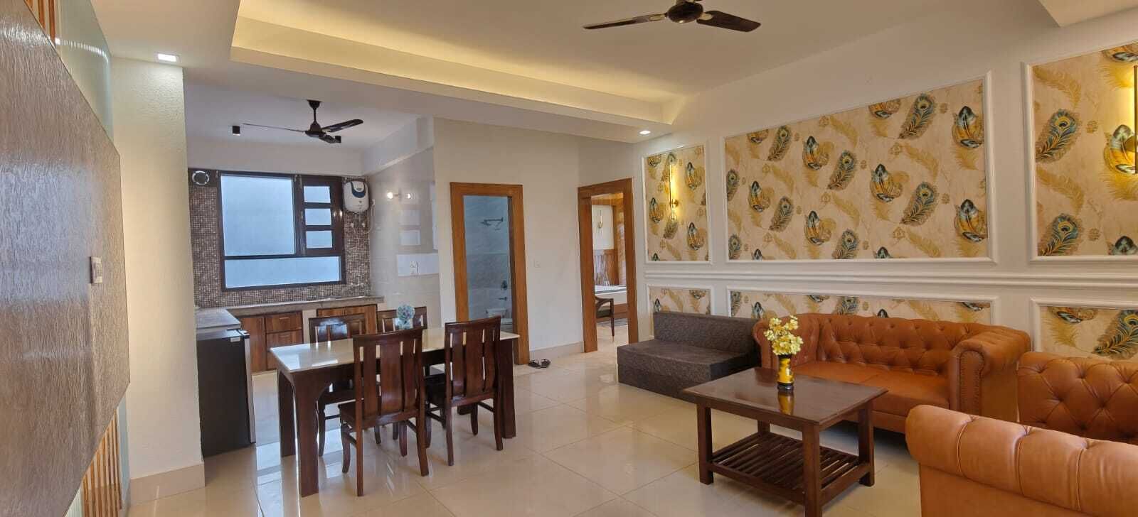 Suite de lujo | Zona de estar | Smart TV de 43 pulgadas con canales digitales