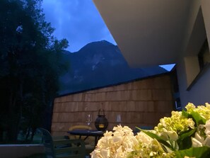 Outdoor dining - Appartement in Schönwies mit Garten und Terrasse by Interhome (Schönwies)