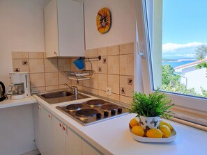 Fridge, microwave, dishwasher, cookware/dishes/utensils - Apartment Savic by Interhome (Krk/Šilo)